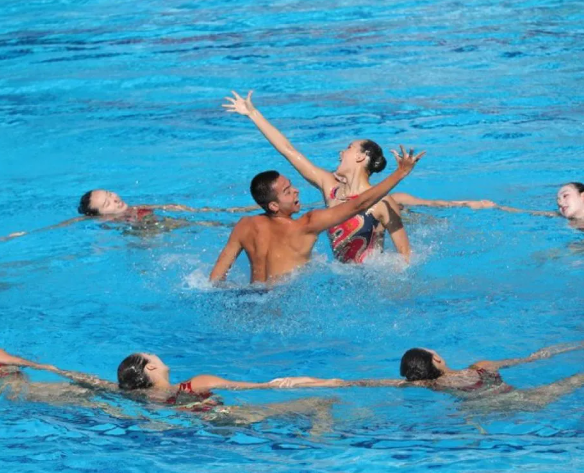 Atlet Pria Mulai Bersaing di Dunia Renang Artistik