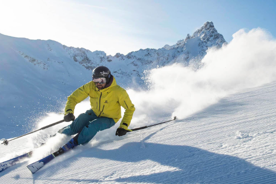 Pesona Alpine Skiing Suguhkan Keindahan Salju