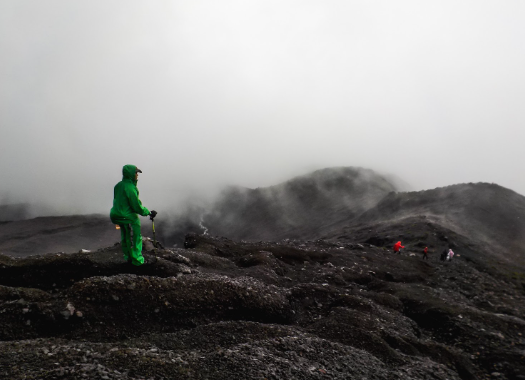 Strategi Menghadapi Cuaca Ekstrem di Gunung